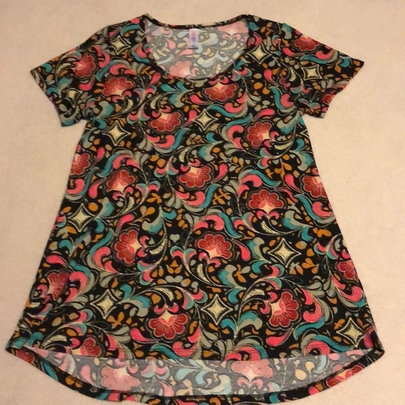 Lularoe Classic Tee - Picture 1 of 4